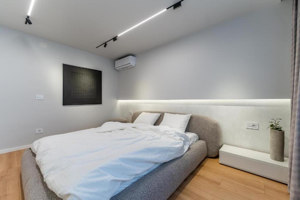 Central Epic Apartment-Self Check In Арад Екстериор снимка